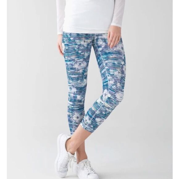 Lululemon blue and white striped True Self Cropped
Blurry Belle Multi leggings - Picture 1 of 8